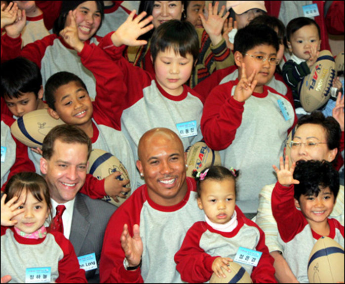 hines ward wife picture. Hines Ward (bottom, center),